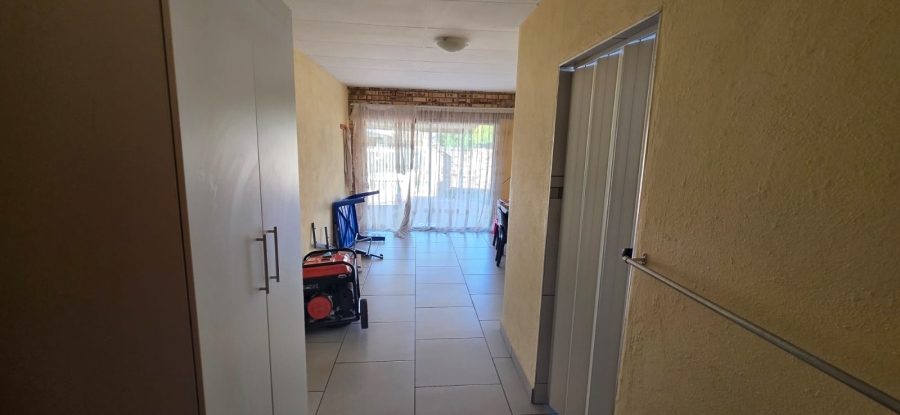 4 Bedroom Property for Sale in Kannoniers Park North West